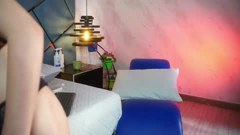 ammy durand online show from April 2026 07:20:01 PM