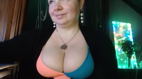 Snapshot of amorelara chatting on December 2024 05:50:01 AM amorelara online show from December 2024 05:50:01 AM