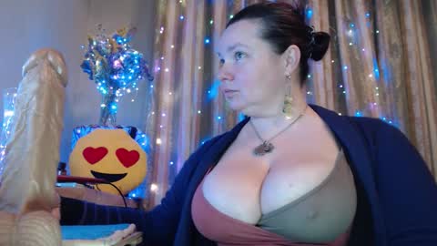 amorelara online show from February 2026 04:03:02 PM