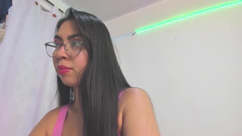 Snapshot of amy_corey chatting on October 2025 02:59:01 AM Amy online show from October 2025 02:59:01 AM