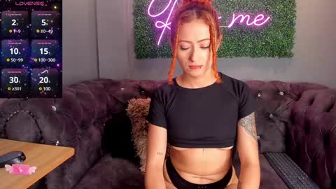 Snapshot of amy_e chatting on January 2025 07:00:02 PM Amy Evans online show from January 2025 07:00:02 PM