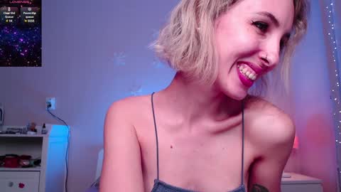 Snapshot of amy_glorious chatting on January 2025 03:25:01 PM Amy online show from January 2025 03:25:01 PM