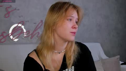 Amy online show from September 2025 12:14:01 AM