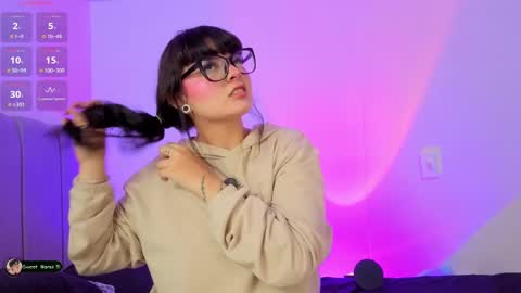 Snapshot of amy_lit chatting on April 2026 11:43:02 PM Hello I am Allison Welcome to my room and let is have a good time together whith me online show from April 2026 11:43:02 PM
