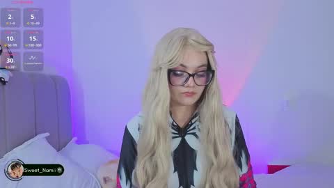 Snapshot of amy_lit chatting on April 2026 01:51:01 AM Hello I am Allison Welcome to my room and let is have a good time together whith me online show from April 2026 01:51:01 AM