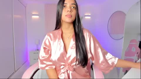 Snapshot of amy_medina_ chatting on December 2024 06:05:01 PM Emily online show from December 2024 06:05:01 PM