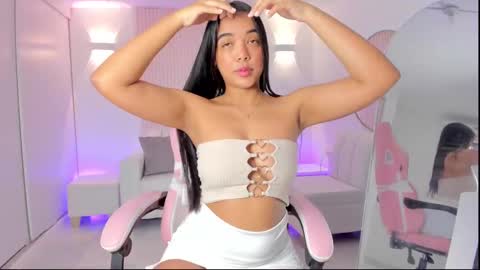 Snapshot of amy_medina_ chatting on February 2025 02:44:02 PM Emily online show from February 2025 02:44:02 PM
