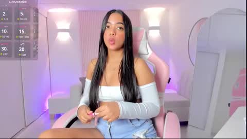 Snapshot of amy_medina_ chatting on March 2025 05:22:02 PM Emily online show from March 2025 05:22:02 PM