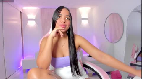 Snapshot of amy_medina_ chatting on March 2025 05:33:02 PM Emily online show from March 2025 05:33:02 PM