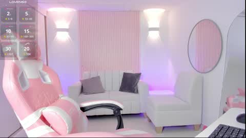 Snapshot of amy_medina_ chatting on March 2025 01:01:01 PM Emily online show from March 2025 01:01:01 PM
