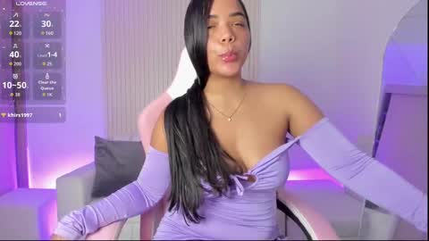 Snapshot of amy_medina_ chatting on November 2025 03:56:01 PM Emily online show from November 2025 03:56:01 PM