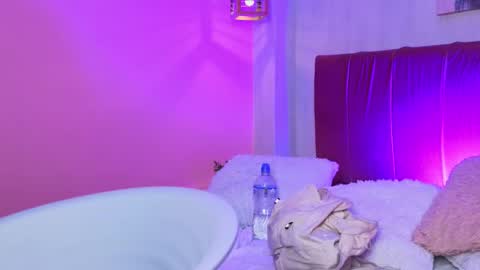 amy_saenz_ online show from October 2025 10:11:01 AM