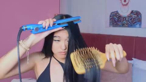 amy_saenz_ online show from October 2025 08:41:01 PM