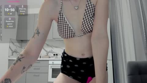 Snapshot of amy_sparkle chatting on October 2025 10:34:02 PM Miriam online show from October 2025 10:34:02 PM