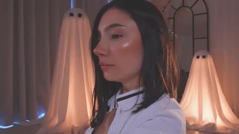 Amy Armstrong online show from October 2025 09:15:01 PM