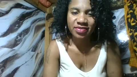 Snapshot of amyatche chatting on June 2026 04:37:01 AM Amyatche online show from June 2026 04:37:01 AM