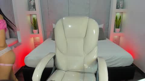 Snapshot of amycolman_ chatting on November 2025 11:32:02 AM amy online show from November 2025 11:32:02 AM