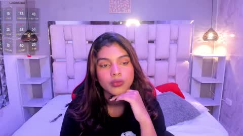 amyevan_ online show from October 2025 08:42:02 PM