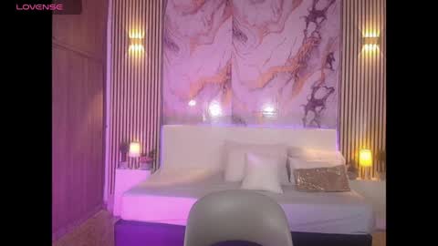 amyjohnsonn online show from April 2026 08:08:01 AM