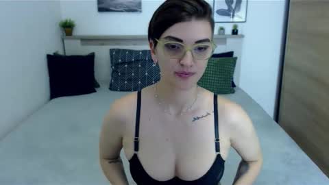 Hi there guys  My pleasure in your hands  pvt is open online show from October 2025 07:34:02 PM