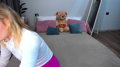 Snapshot of amymilson chatting on December 2024 03:21:01 PM amymilson online show from December 2024 03:21:01 PM