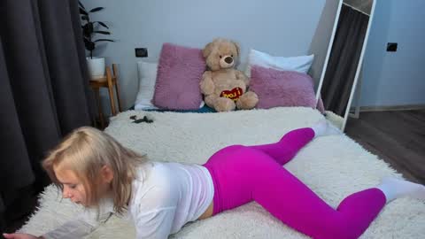 Snapshot of amymilson chatting on December 2024 07:18:02 PM amymilson online show from December 2024 07:18:02 PM