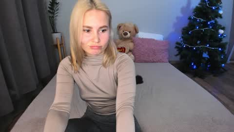 Snapshot of amymilson chatting on January 2025 03:48:01 PM amymilson online show from January 2025 03:48:01 PM