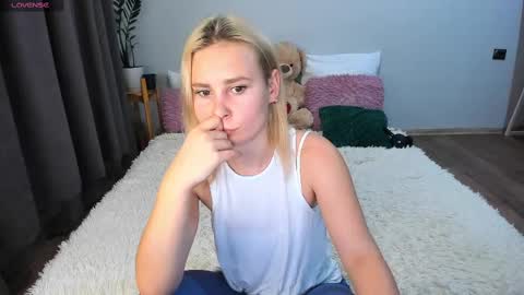 Snapshot of amymilson chatting on February 2025 03:28:02 PM amymilson online show from February 2025 03:28:02 PM