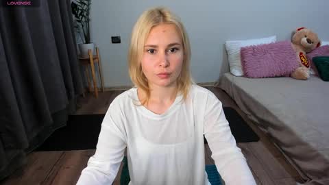 Snapshot of amymilson chatting on March 2025 05:03:02 PM amymilson online show from March 2025 05:03:02 PM