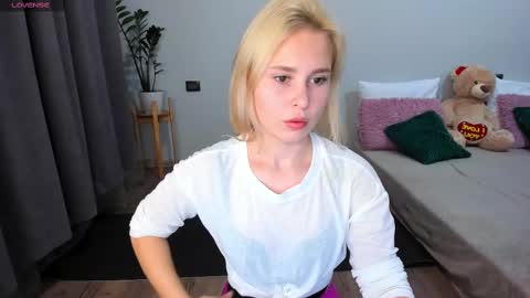 Snapshot of amymilson chatting on March 2025 05:06:02 PM amymilson online show from March 2025 05:06:02 PM