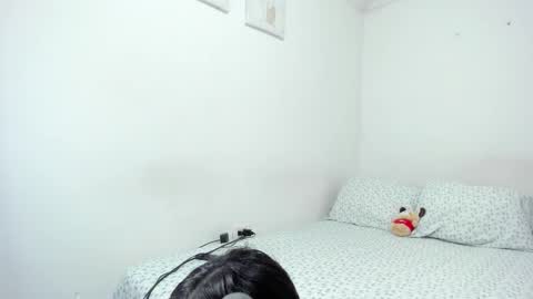 Amy online show from November 2025 07:01:02 PM