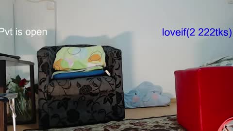 Snapshot of amyrashines chatting on January 2025 06:52:02 AM AMYra - not talkative and a little shy online show from January 2025 06:52:02 AM