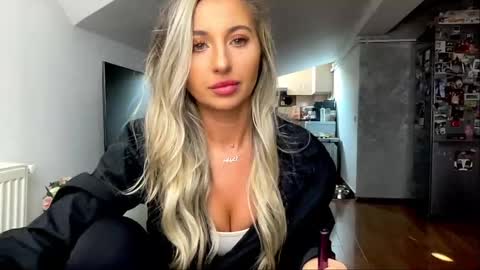 amyroberta92 online show from January 2025 10:22:01 AM