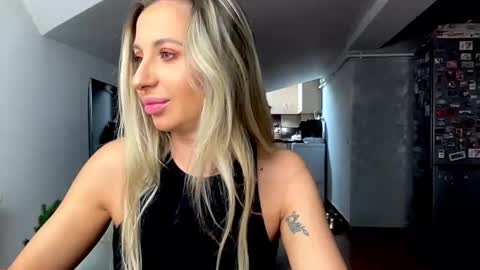 Snapshot of amyroberta92 chatting on February 2026 08:07:02 AM amyroberta92 online show from February 2026 08:07:02 AM