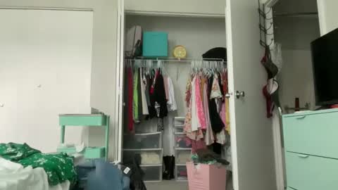 Amy Smilez online show from May 2026 04:04:02 PM