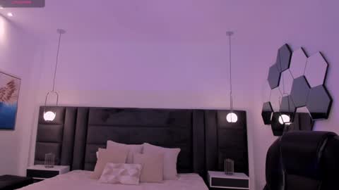 AMY WALKER online show from February 2025 04:00:02 PM