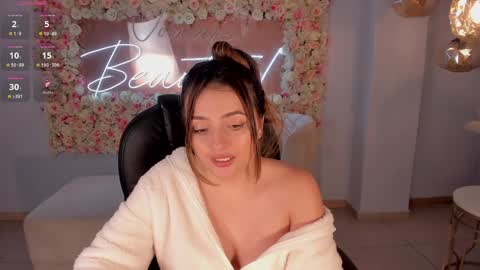 Snapshot of amywoods chatting on December 2024 06:11:02 AM online show from December 2024 06:11:02 AM