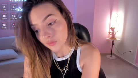 Snapshot of amywoods chatting on December 2024 06:18:02 PM online show from December 2024 06:18:02 PM