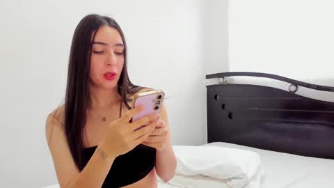 Snapshot of ana_castilo chatting on January 2025 11:35:02 AM Ana IG an castillo 1 online show from January 2025 11:35:02 AM