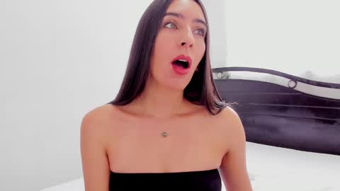 Snapshot of ana_castilo chatting on January 2025 12:18:01 PM Ana IG an castillo 1 online show from January 2025 12:18:01 PM