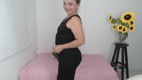 Snapshot of ana_hotmilfx chatting on November 2025 01:11:01 AM ANA online show from November 2025 01:11:01 AM