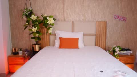 Ana  online show from April 2026 02:53:01 AM