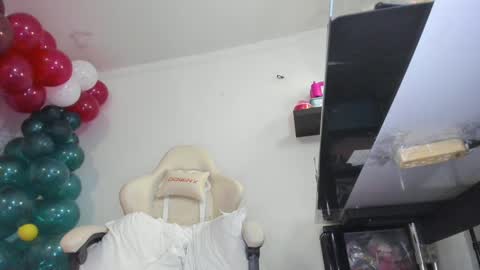 Im anna but you can call me as you want online show from December 2024 09:01:01 PM