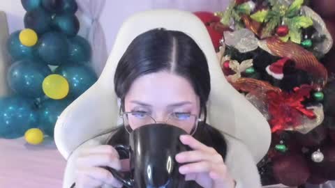 Im anna but you can call me as you want online show from December 2024 09:58:02 PM