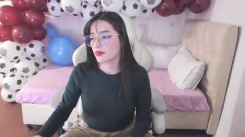 Im anna but you can call me as you want online show from September 2025 10:09:01 PM