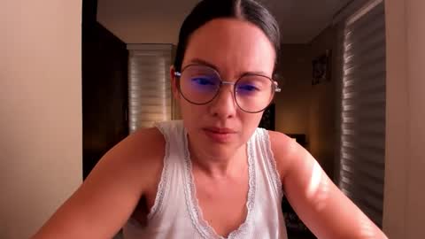 Anabel online show from December 2025 04:01:01 PM