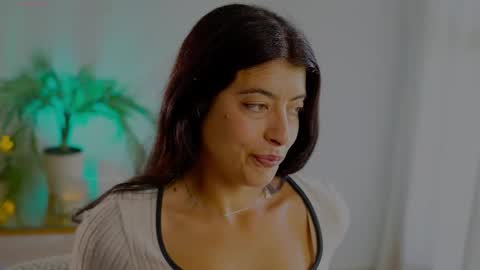 Snapshot of anabelcurvy chatting on April 2026 01:06:01 PM anabelcurvy online show from April 2026 01:06:01 PM