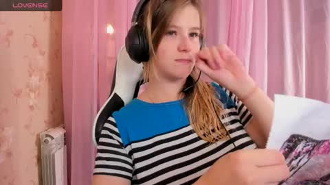 AnabelMelody online show from November 2025 06:17:01 PM