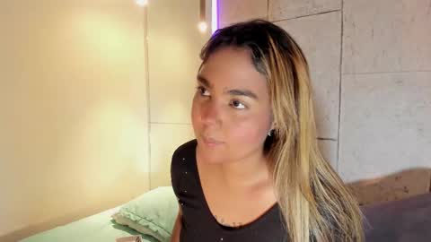 Anna online show from November 2025 07:38:02 PM