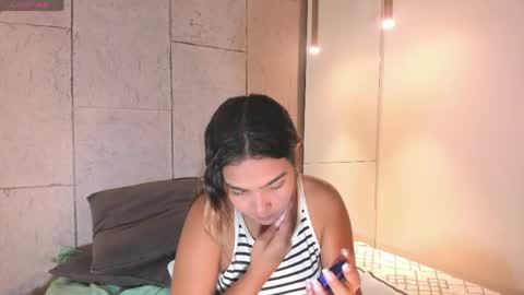 Snapshot of anaelle_bardin chatting on April 2026 11:59:01 AM Anna online show from April 2026 11:59:01 AM